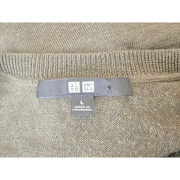 Uniqlo Sz Large 100% Pure New Wool V Neck Green Sweater Longsleeve Lightweight - Picture 5 of 7